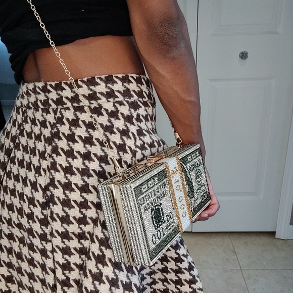 Dazzling Cash Clutch - Picture 4 of 16